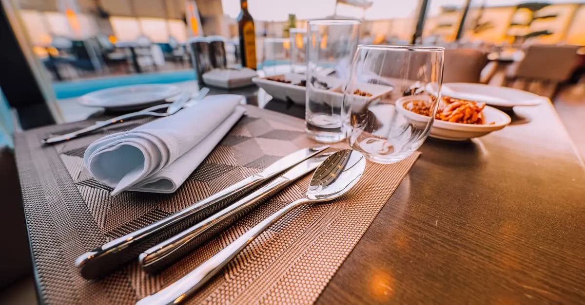 5 Astuces Pratiques pour Économiser au Restaurant