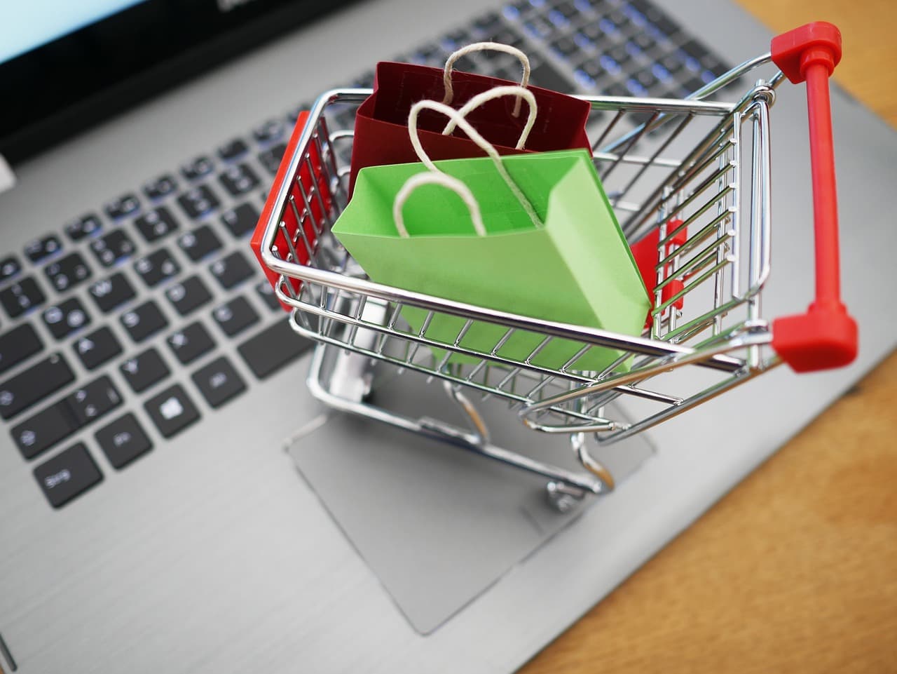 Optimiser ses Achats en Ligne : 10 Astuces Incontournables
